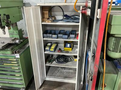 Overview picture of workshop equipment